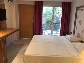 Cle Boutique Hotel 2*